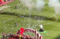 开云体育登录-包含足球女队比赛场面火爆足球迷疯狂呐喊的词条