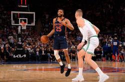 开云体育平台APP-尼克斯外线球员投篮手感火热，助球队赢得比赛