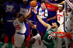 开云体育-NBA季后赛一触即发，各队对决场面火爆