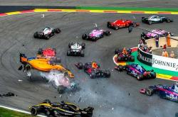 开云平台-梅赛德斯绝杀红牛车队，阿隆索惊艳四座