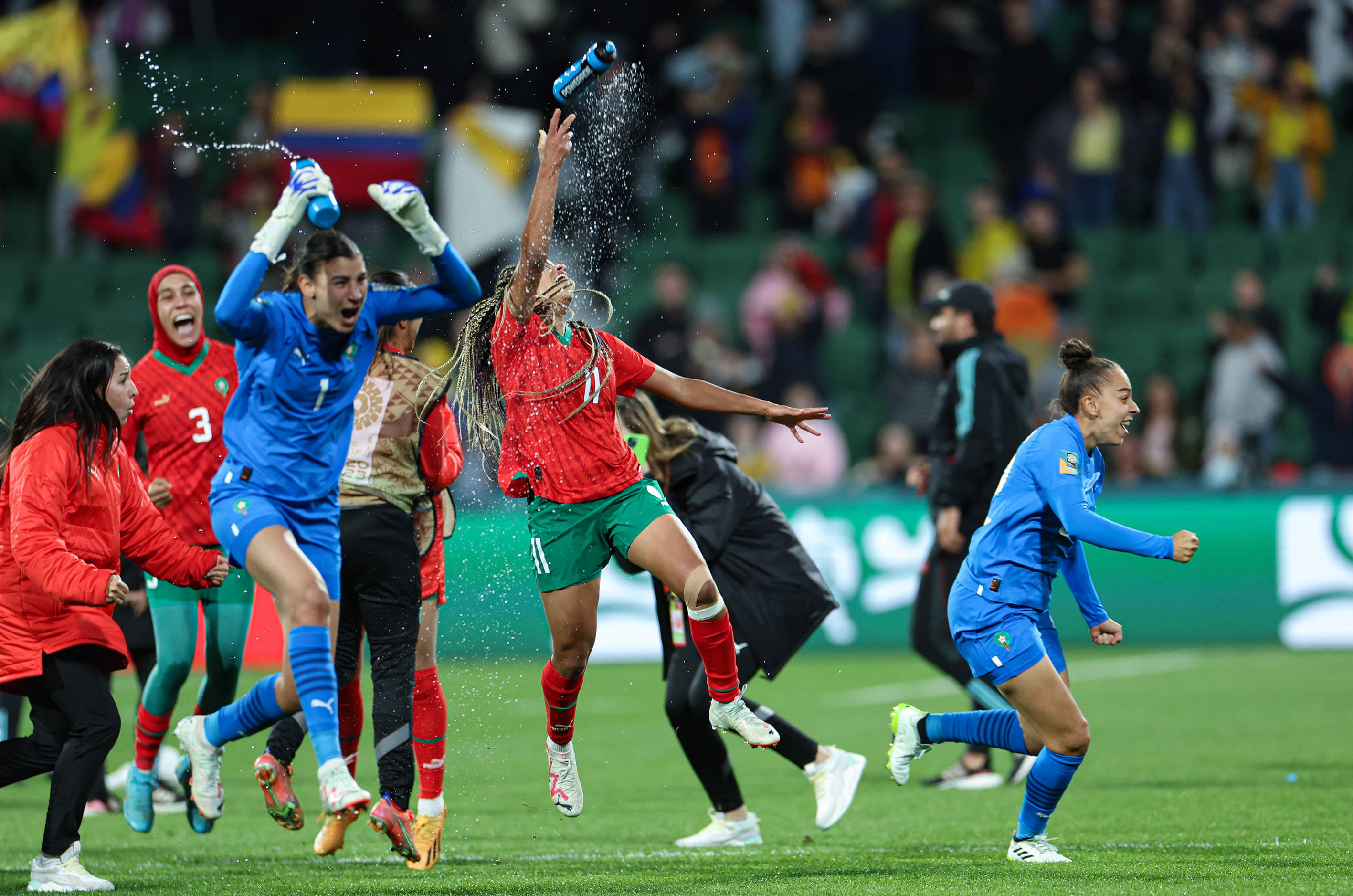 女足比赛中球员精神抖擞,斗志昂扬的简单介绍 女足比赛中球员精神抖擞,斗志昂扬的简单介绍