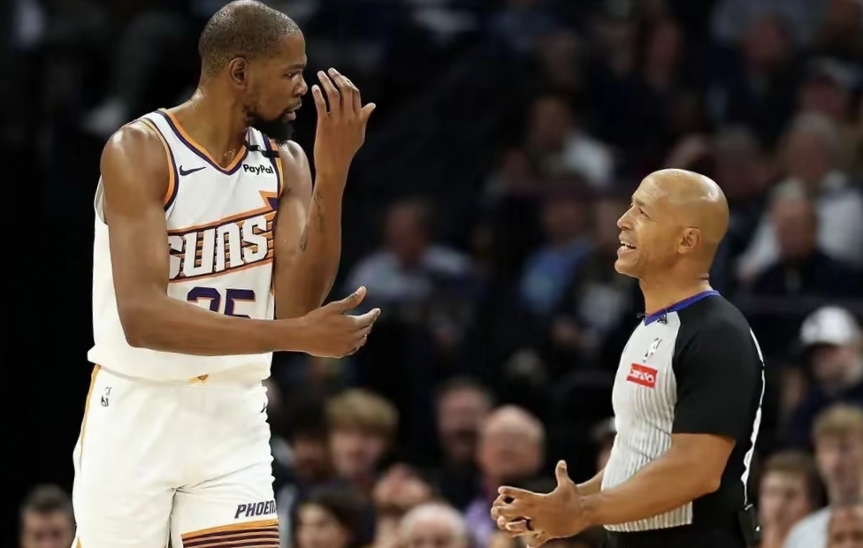 NBA豪强对抗全面展开精彩激烈比赛不容错过