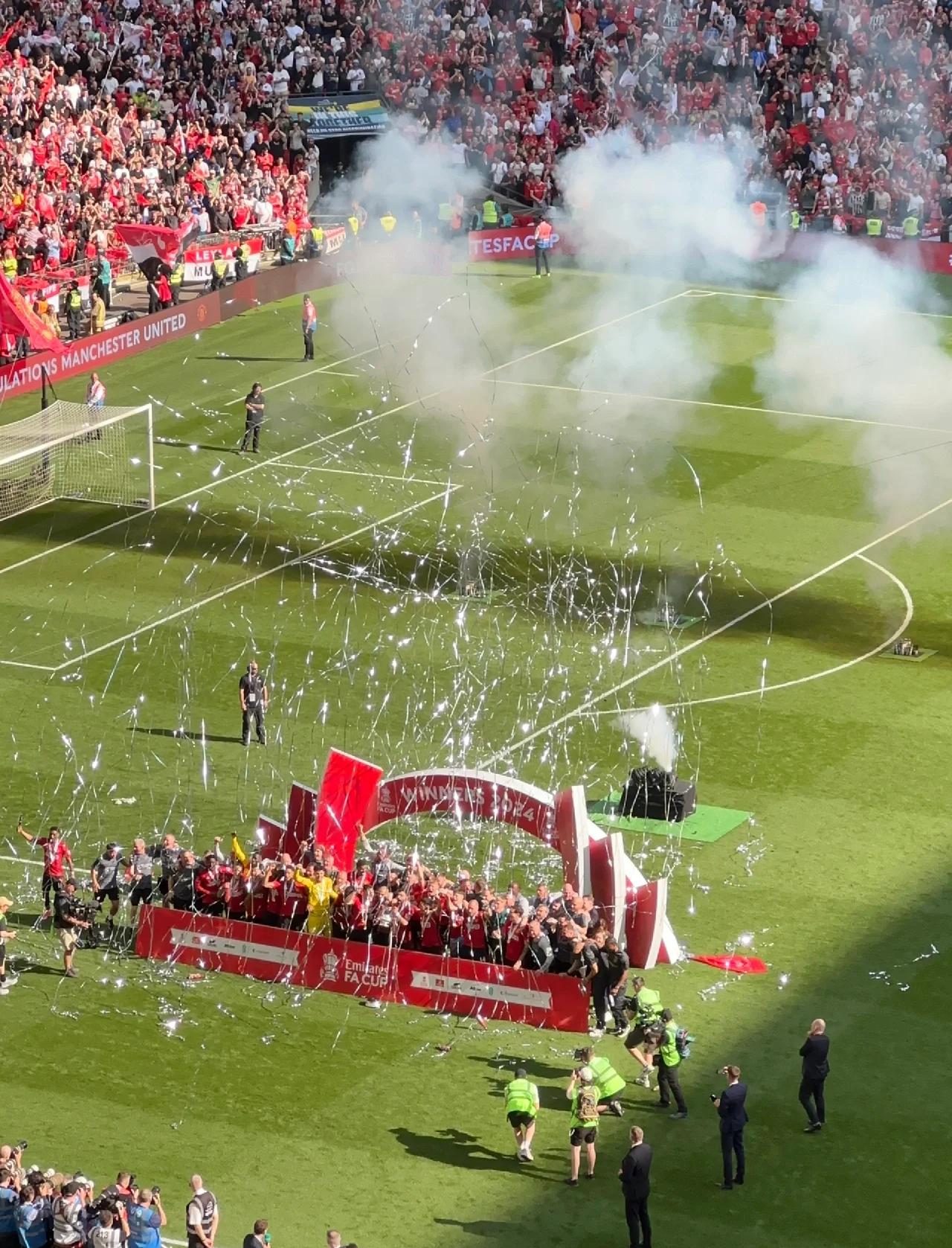 包含足球女队比赛场面火爆足球迷疯狂呐喊的词条 包含足球女队比赛场面火爆足球迷疯狂呐喊的词条