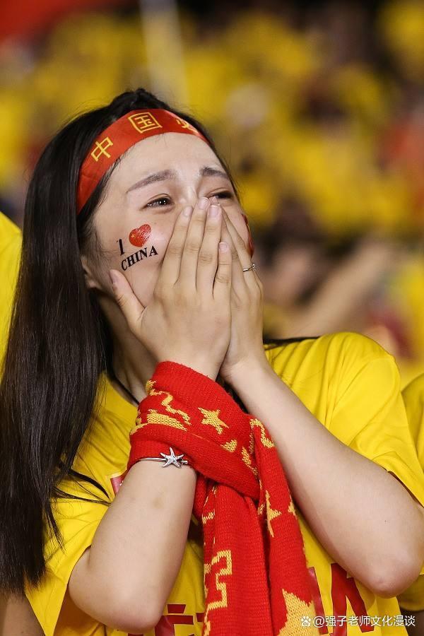 包含足球女队比赛场面火爆足球迷疯狂呐喊的词条 包含足球女队比赛场面火爆足球迷疯狂呐喊的词条