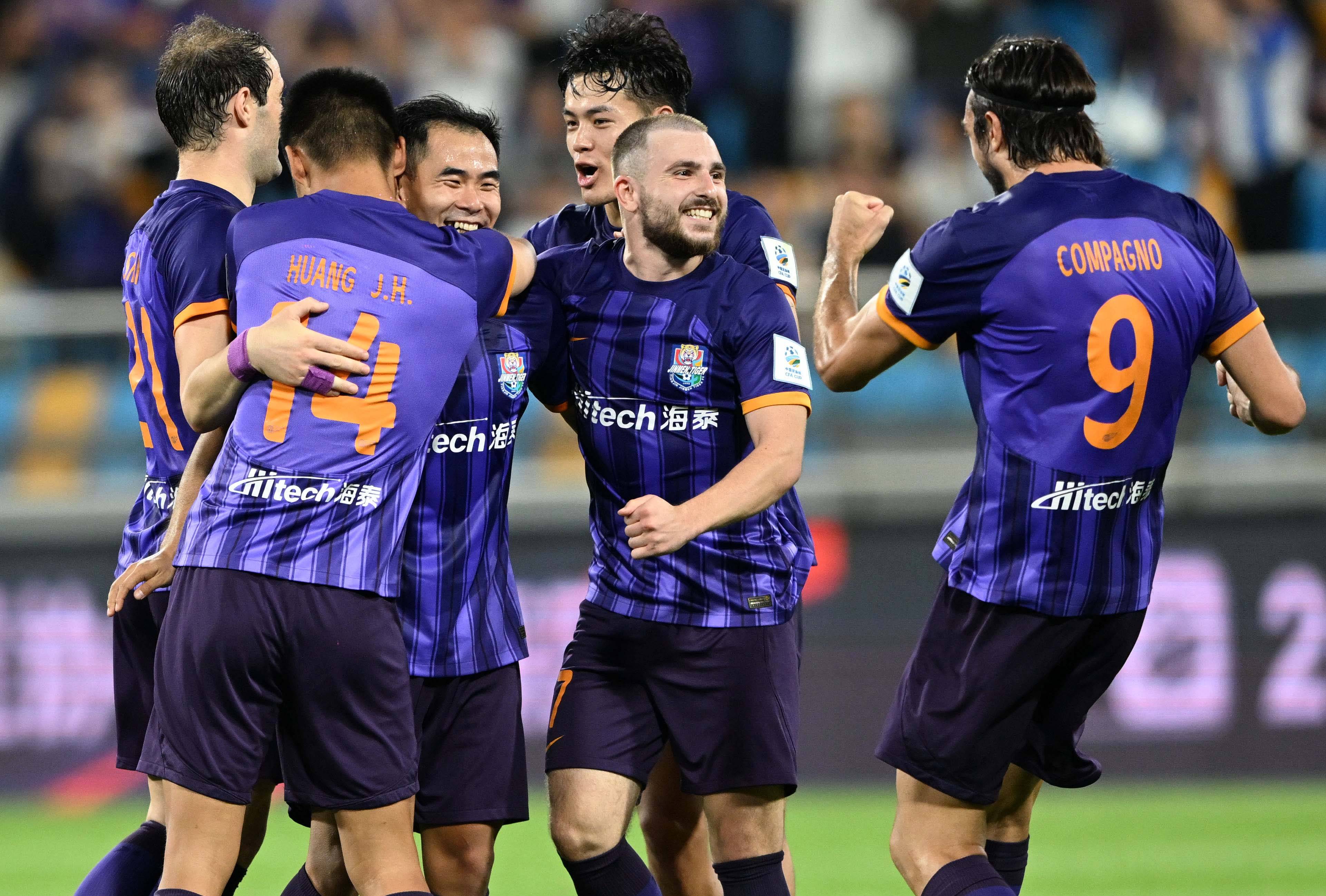 关于天津泰达大胜长春亚泰，提升排名迅速的信息