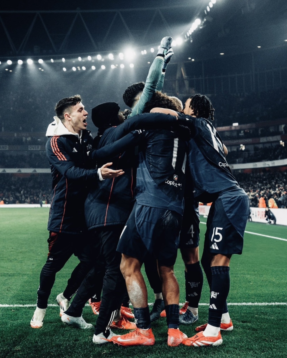 包含曼联失利，裁判争议扑朔迷离的词条