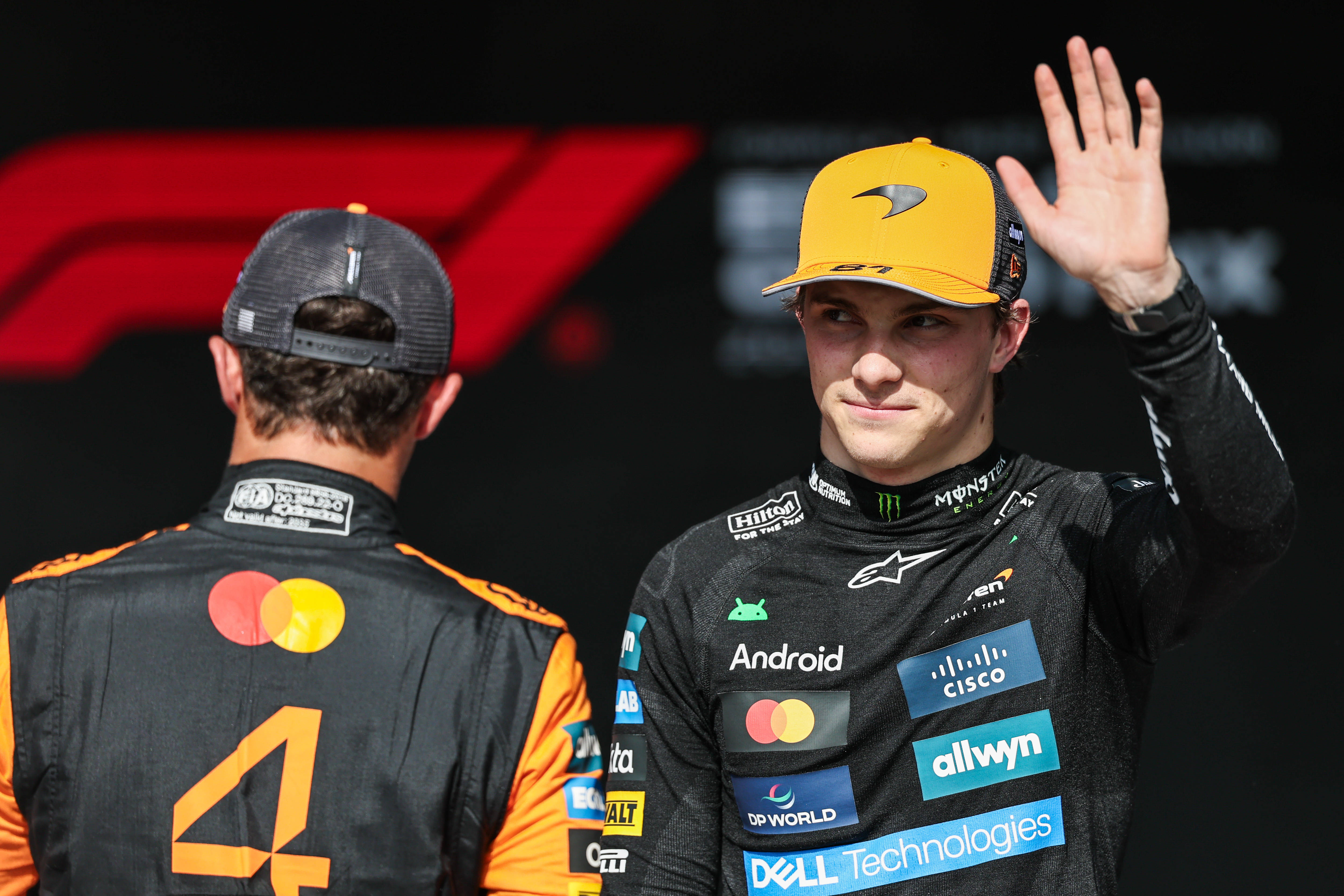 迈凯伦完胜哈斯车队，皮亚斯特里高光表现